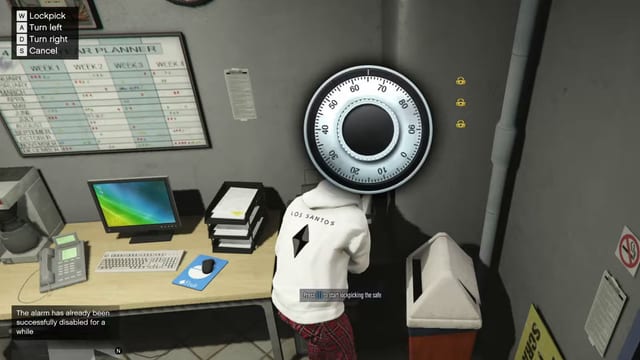 Player at a safe in a back office under a safe-dial lockpick overlay with three lock icons, control hints and the prompt "Press E to start lockpicking the safe".